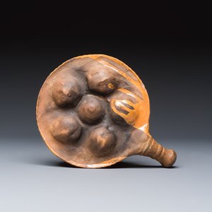 A group of seven glazed earthenware cooking vessels — foto 9