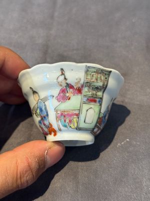 A group of six Chinese blue and white and famille rose cups, Chenghua, Tongzhi and Guangxu mark, Kangxi and later — 照片 16
