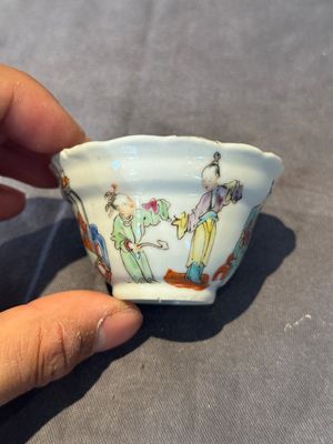 A group of six Chinese blue and white and famille rose cups, Chenghua, Tongzhi and Guangxu mark, Kangxi and later — 照片 18
