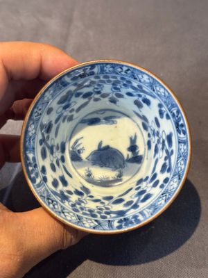 A group of six Chinese blue and white and famille rose cups, Chenghua, Tongzhi and Guangxu mark, Kangxi and later — 照片 2