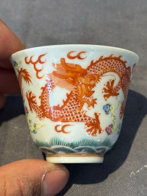 A group of six Chinese blue and white and famille rose cups, Chenghua, Tongzhi and Guangxu mark, Kangxi and later — 照片 24