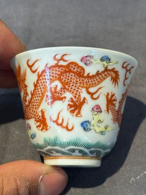 A group of six Chinese blue and white and famille rose cups, Chenghua, Tongzhi and Guangxu mark, Kangxi and later — 照片 25