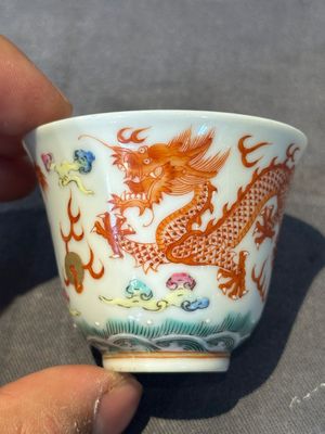 A group of six Chinese blue and white and famille rose cups, Chenghua, Tongzhi and Guangxu mark, Kangxi and later — 照片 26
