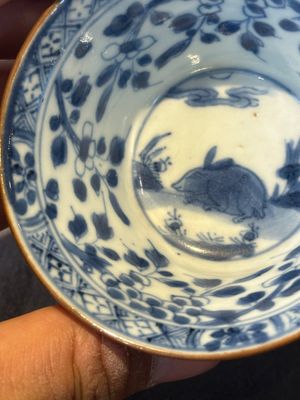 A group of six Chinese blue and white and famille rose cups, Chenghua, Tongzhi and Guangxu mark, Kangxi and later — 照片 3