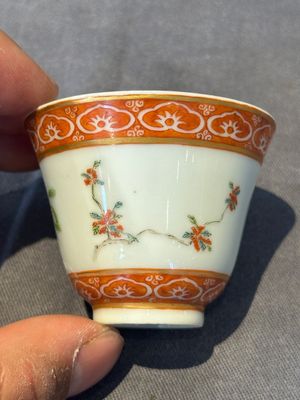 A group of six Chinese blue and white and famille rose cups, Chenghua, Tongzhi and Guangxu mark, Kangxi and later — 照片 32