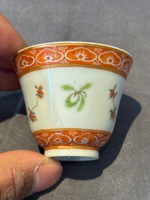 A group of six Chinese blue and white and famille rose cups, Chenghua, Tongzhi and Guangxu mark, Kangxi and later — 照片 35