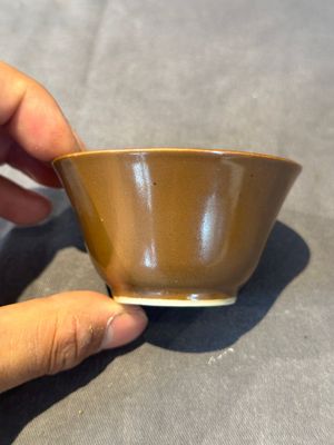 A group of six Chinese blue and white and famille rose cups, Chenghua, Tongzhi and Guangxu mark, Kangxi and later — 照片 4