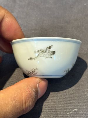A group of six Chinese blue and white and famille rose cups, Chenghua, Tongzhi and Guangxu mark, Kangxi and later — 照片 42
