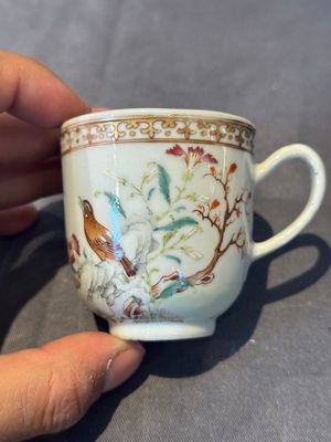 A group of six Chinese blue and white and famille rose cups, Chenghua, Tongzhi and Guangxu mark, Kangxi and later — 照片 9