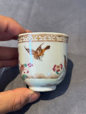 A group of six Chinese blue and white and famille rose cups, Chenghua, Tongzhi and Guangxu mark, Kangxi and later — 照片 10