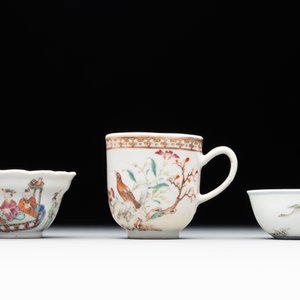 A group of six Chinese blue and white and famille rose cups, Chenghua, Tongzhi and Guangxu mark, Kangxi and later — 照片 2