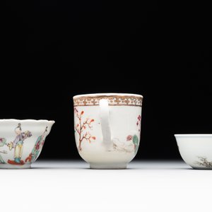 A group of six Chinese blue and white and famille rose cups, Chenghua, Tongzhi and Guangxu mark, Kangxi and later — 照片 3