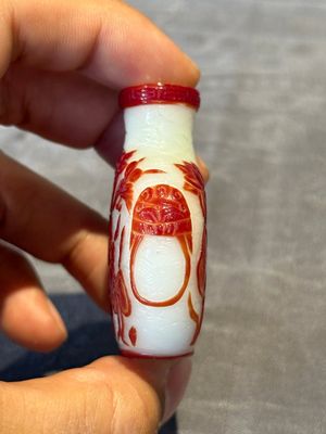 A group of six Chinese overlay glass snuff bottles, 19th C. — foto 11