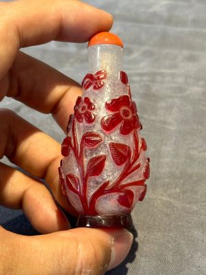 A group of six Chinese overlay glass snuff bottles, 19th C. — foto 16