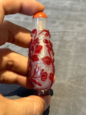 A group of six Chinese overlay glass snuff bottles, 19th C. — foto 17