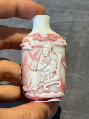 A group of six Chinese overlay glass snuff bottles, 19th C. — foto 22