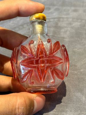 A group of six Chinese overlay glass snuff bottles, 19th C. — foto 26