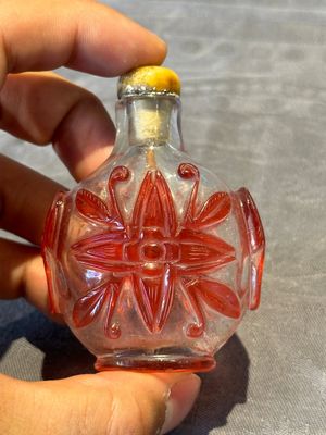A group of six Chinese overlay glass snuff bottles, 19th C. — foto 28