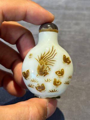 A group of six Chinese overlay glass snuff bottles, 19th C. — foto 4