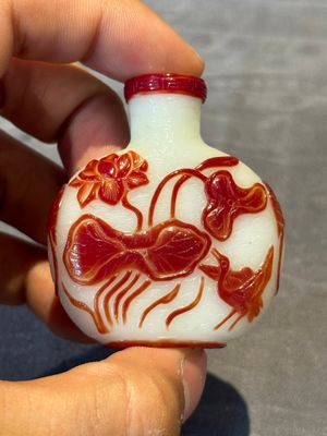 A group of six Chinese overlay glass snuff bottles, 19th C. — foto 10