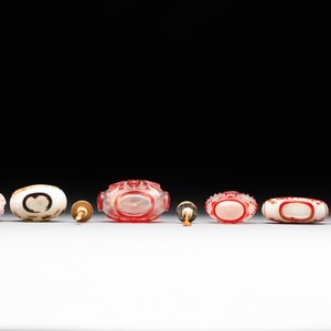 A group of six Chinese overlay glass snuff bottles, 19th C. — foto 7