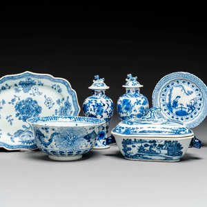 A group of six pieces of Chinese blue and white porcelain, 18/19th century — 照片 1