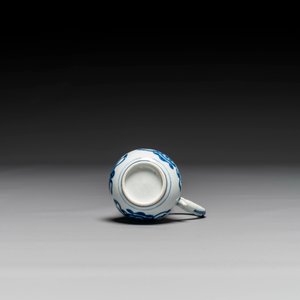 A group of six pieces of Chinese blue and white porcelain, Kangxi — photo 13