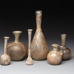 A group of six Roman glass flasks, 1st/4th C. — foto 1