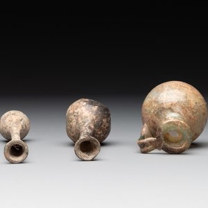 A group of six Roman glass flasks, 1st/4th C. — foto 12