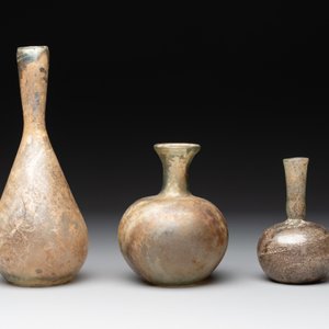 A group of six Roman glass flasks, 1st/4th C. — foto 2