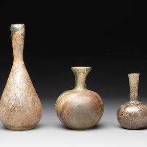 A group of six Roman glass flasks, 1st/4th C. — foto 3