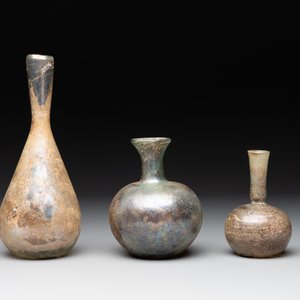 A group of six Roman glass flasks, 1st/4th C. — foto 5