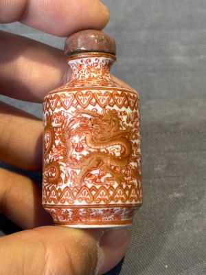 A group of six various Chinese snuff bottles, 19/20th C. — photo 18