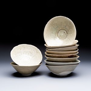 A group of ten Chinese celadon-glazed bowls with incised floral design from the Jepara shipwreck, Fujian kilns, Song — photo 2