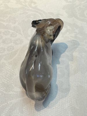 A group of ten Chinese hardstone and cherry amber carvings, 20th C. — photo 14