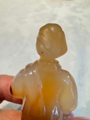 A group of ten Chinese hardstone and cherry amber carvings, 20th C. — photo 44