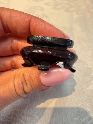 A group of ten Chinese hardstone and cherry amber carvings, 20th C. — photo 46
