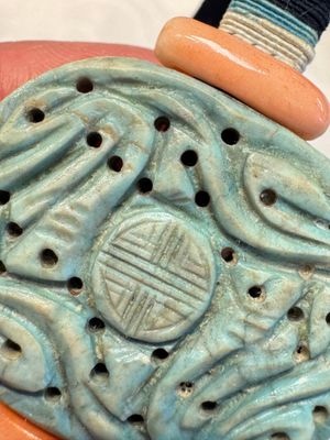 A group of ten Chinese hardstone and cherry amber carvings, 20th C. — photo 5