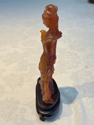 A group of ten Chinese hardstone and cherry amber carvings, 20th C. — photo 52