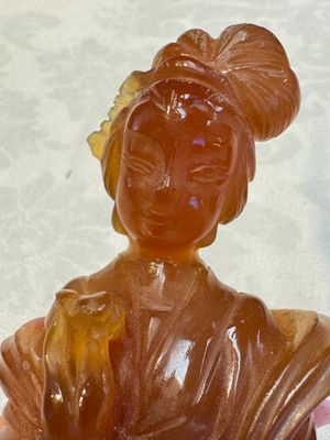 A group of ten Chinese hardstone and cherry amber carvings, 20th C. — photo 53