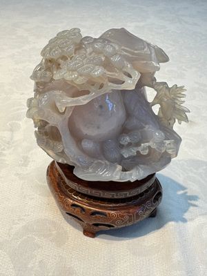 A group of ten Chinese hardstone and cherry amber carvings, 20th C. — photo 60