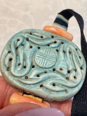 A group of ten Chinese hardstone and cherry amber carvings, 20th C. — photo 6