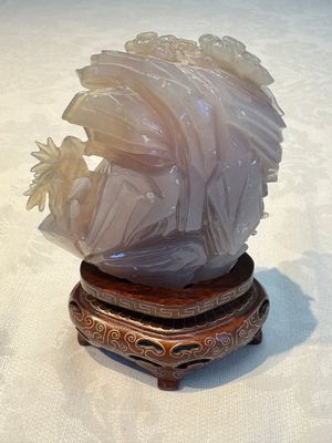 A group of ten Chinese hardstone and cherry amber carvings, 20th C. — photo 62