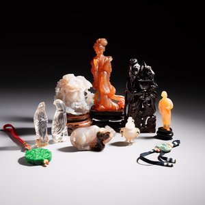 A group of ten Chinese hardstone and cherry amber carvings, 20th C. — photo 1