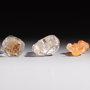 A group of ten Chinese hardstone and cherry amber carvings, 20th C. — photo 13