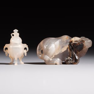 A group of ten Chinese hardstone and cherry amber carvings, 20th C. — photo 14