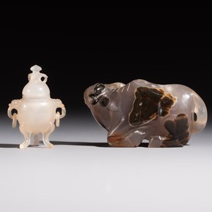 A group of ten Chinese hardstone and cherry amber carvings, 20th C. — photo 16