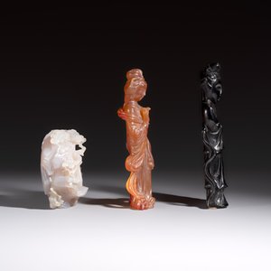 A group of ten Chinese hardstone and cherry amber carvings, 20th C. — photo 5