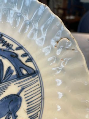 A group of thirteen Chinese blue, white and famille rose plates and a bowl, late Ming/early Qing — 照片 12