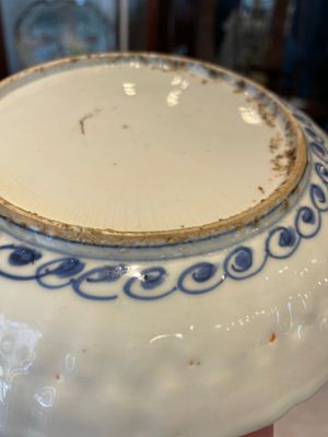 A group of thirteen Chinese blue, white and famille rose plates and a bowl, late Ming/early Qing — 照片 15